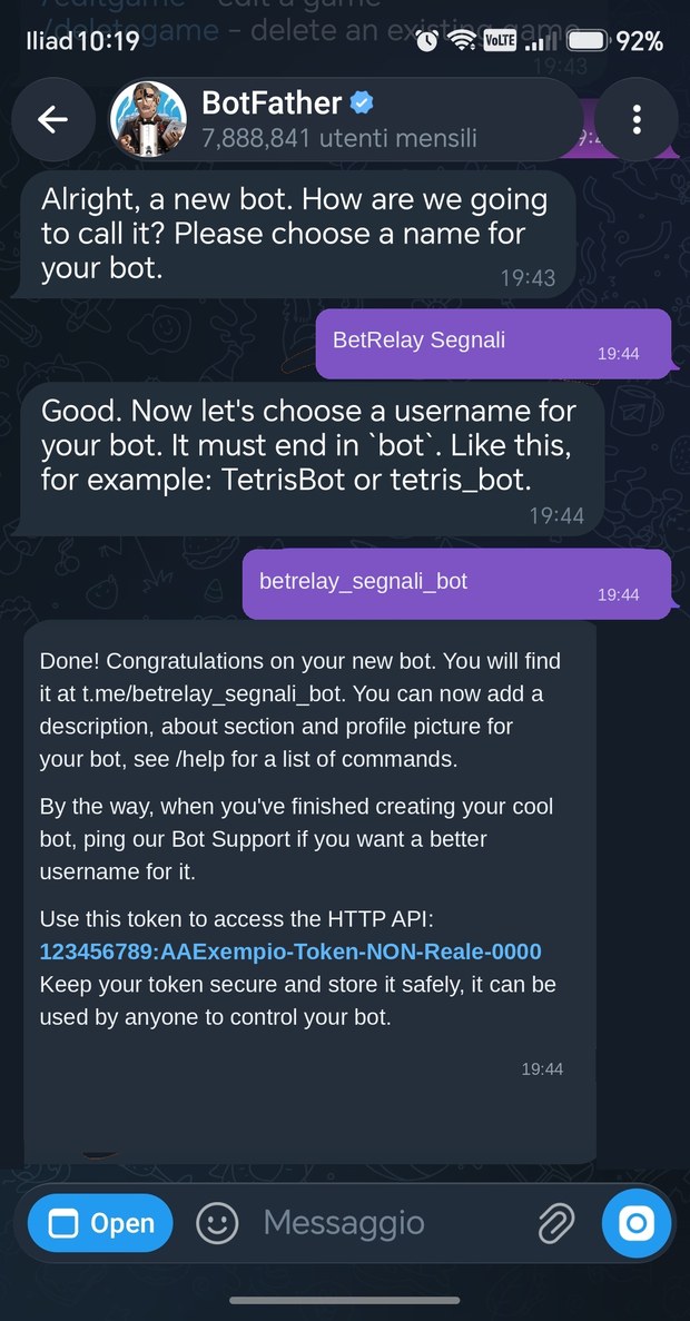 Conversazione con BotFather: risposta Done con il token di esempio evidenziato